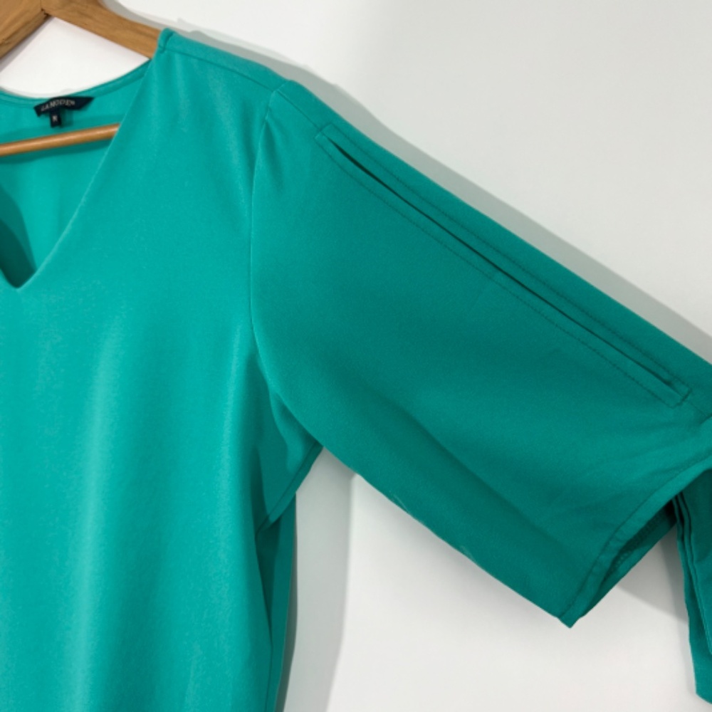 La Mode Women’s Size Medium Green V Neck Slit Sleeve Lightweight Casual Blouse - Picture 6 of 7